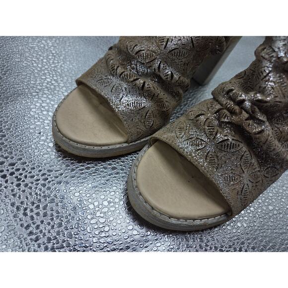 Naughty Monkey Nyxx Metallic Perforated Leather 6 Slingback Sandal Block Heels - Picture 3 of 9